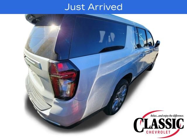 Used 2023 Chevrolet Suburban High Country w/ Premium Package image 9