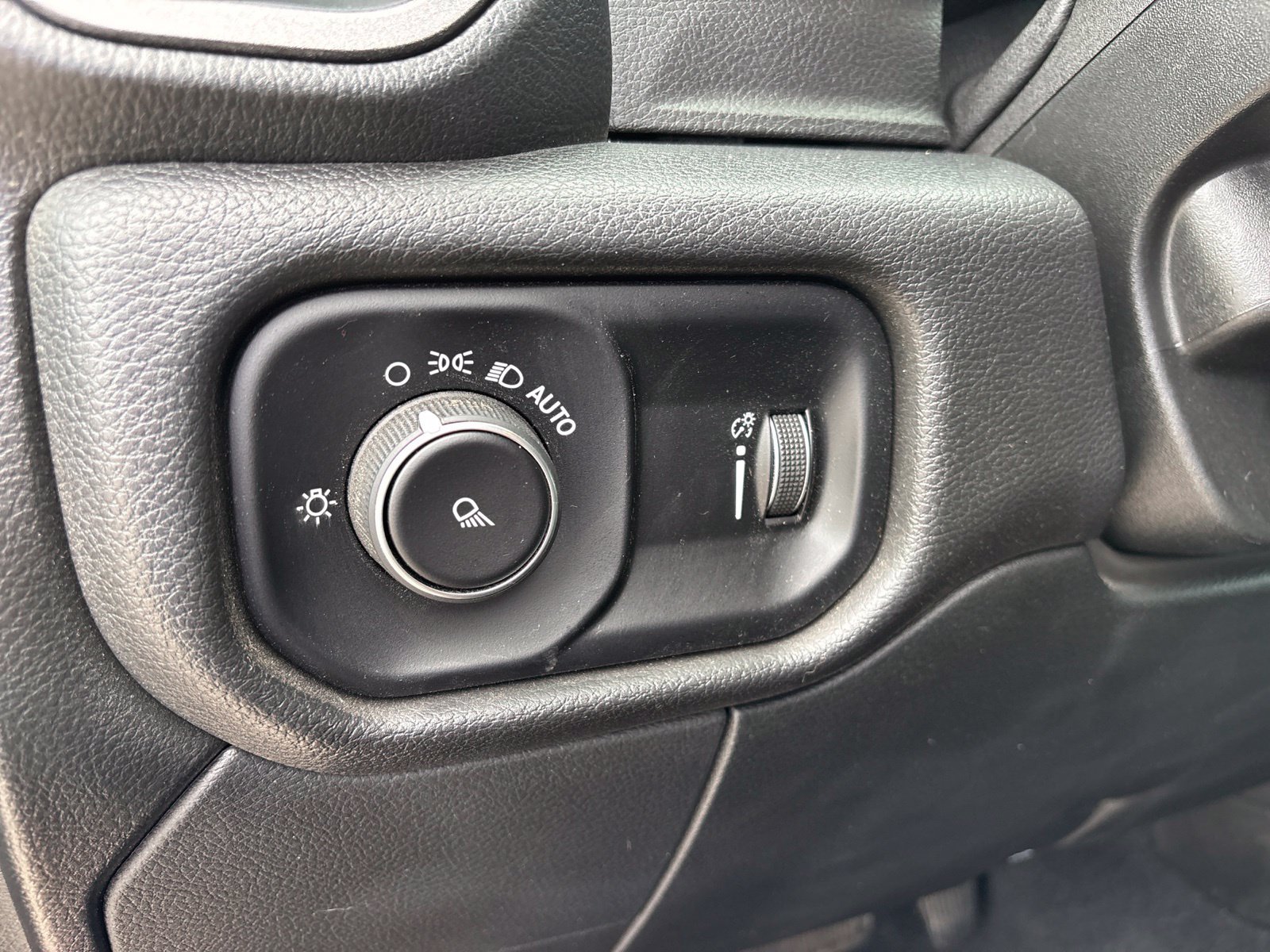 Used 2024 RAM 2500 Tradesman w/ Chrome Appearance Group AWD/4WD image 12