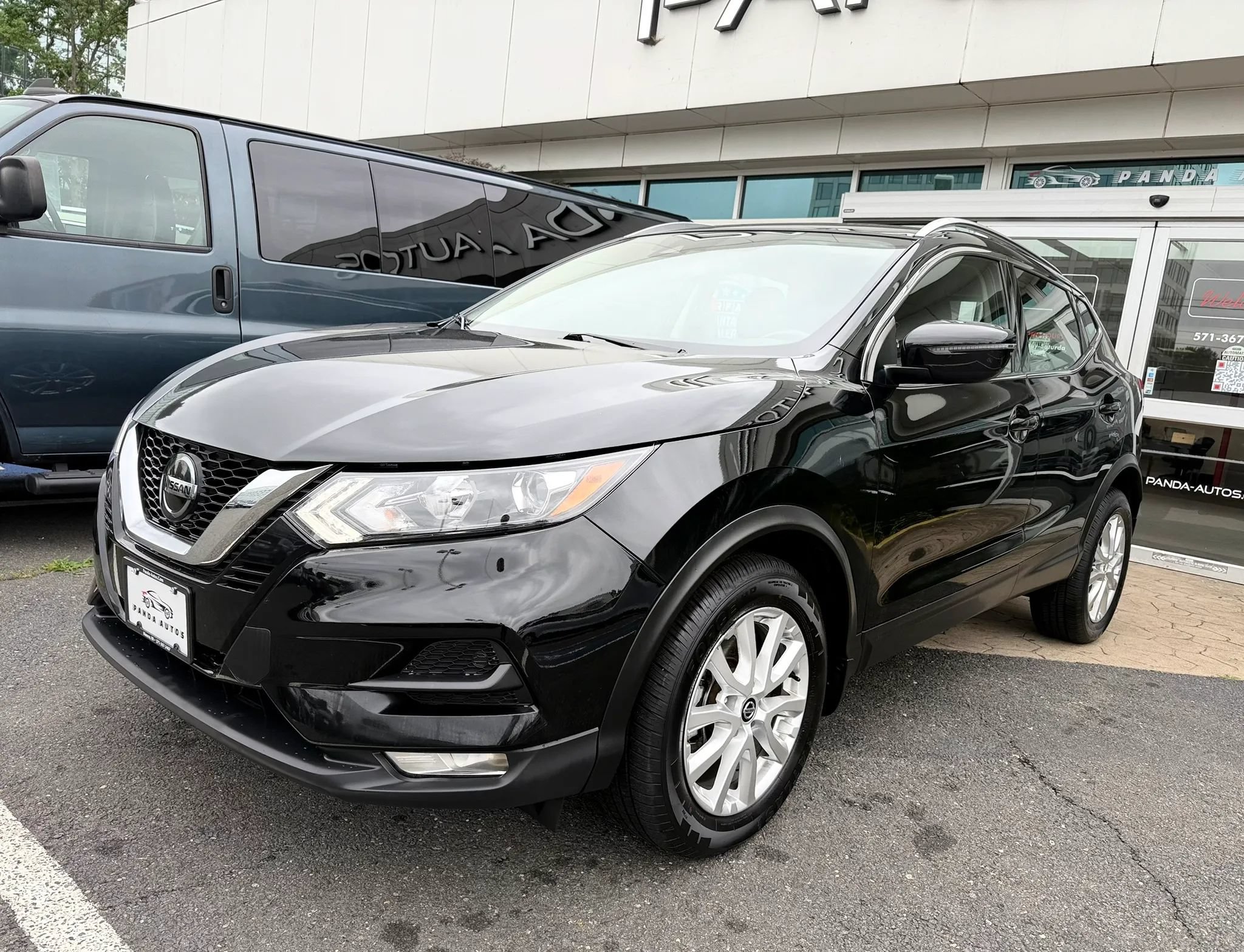 Used 2021 Nissan Rogue Sport SV AWD/4WD image 3