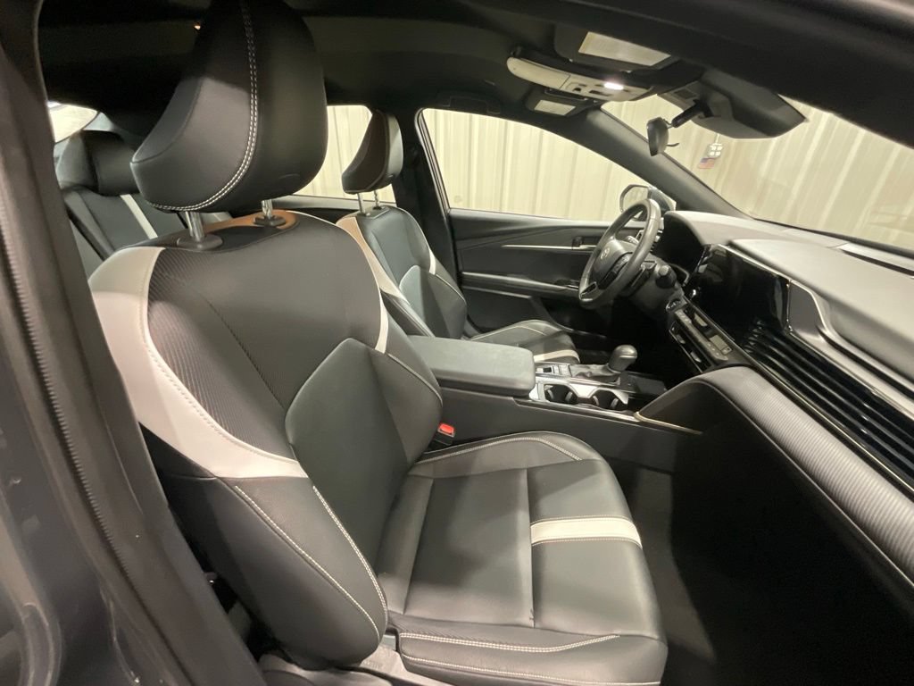 Used 2025 Toyota Camry SE FWD image 13