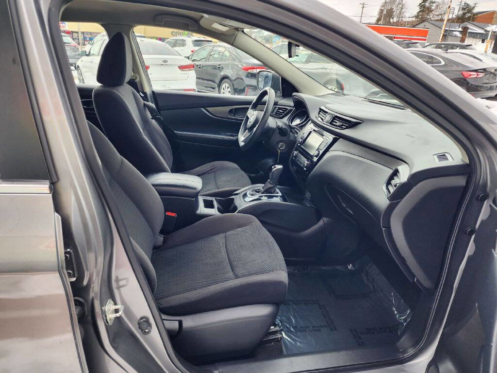 Used 2021 Nissan Rogue Sport S image 7