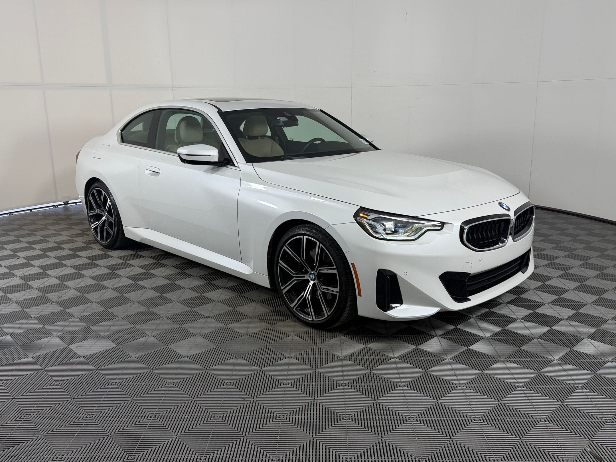 Used 2022 BMW 230i Coupe w/ Premium Package 2 RWD image 7