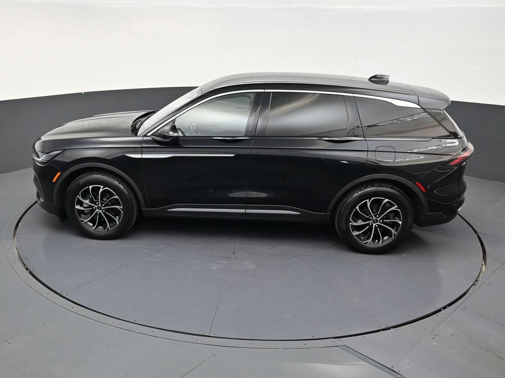 Used 2025 Lincoln Nautilus Premier AWD/4WD image 15