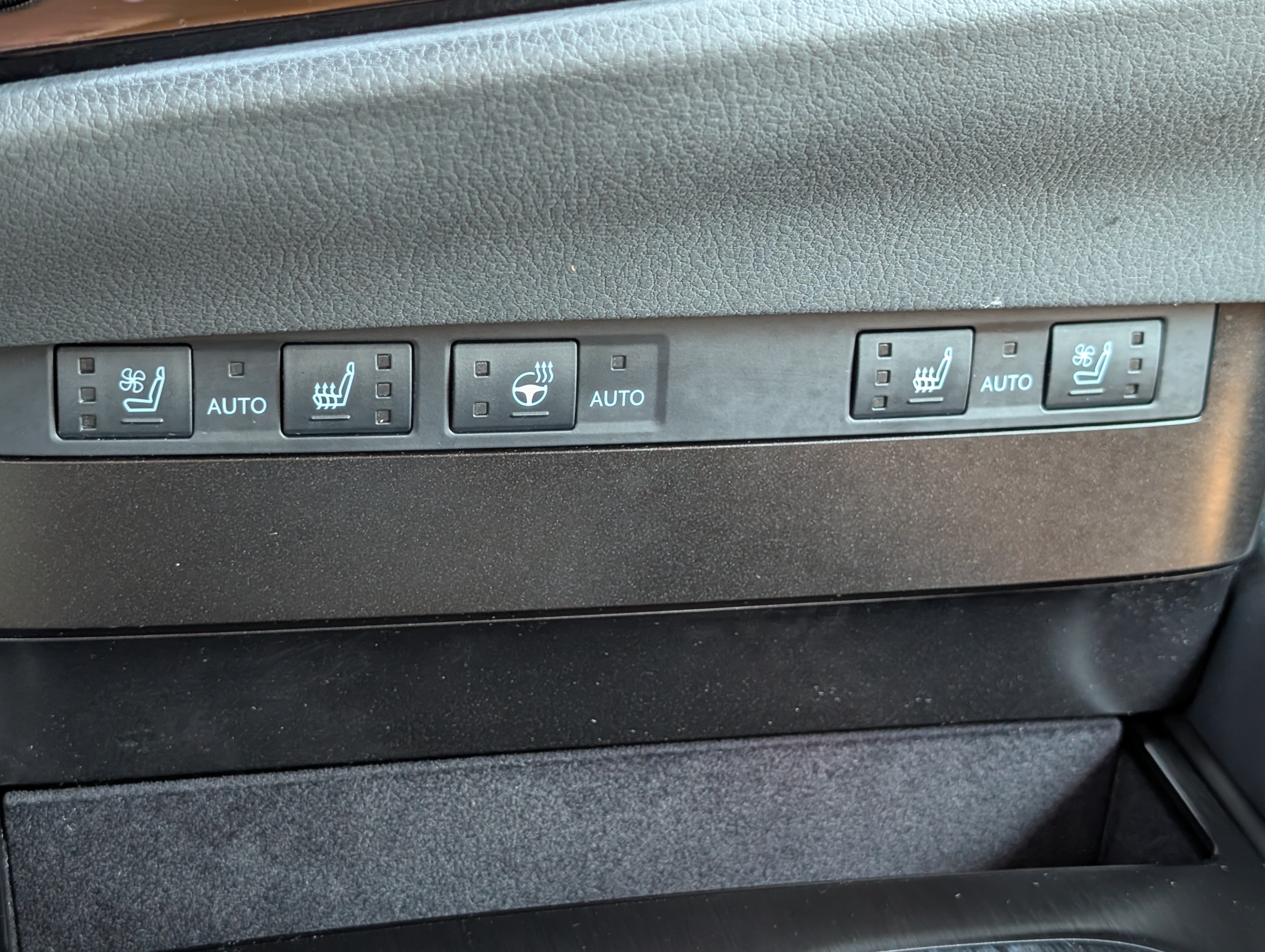 Certified 2024 Lexus ES 350 w/ Premium Package FWD image 26