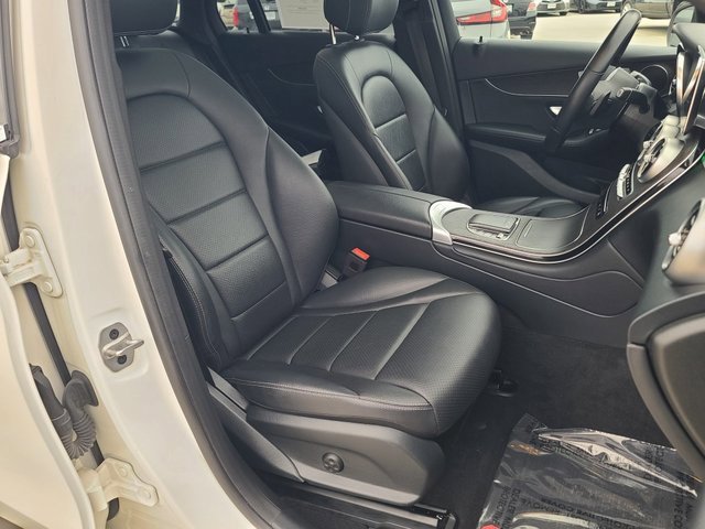 Used 2022 Mercedes-Benz GLC 300 4MATIC w/ Multimedia Package Lite image 12