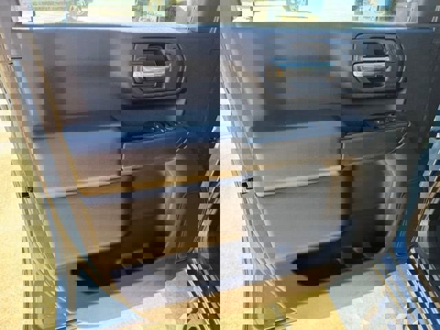 Used 2025 Chevrolet Silverado 2500 Custom w/ Custom Value Package image 12