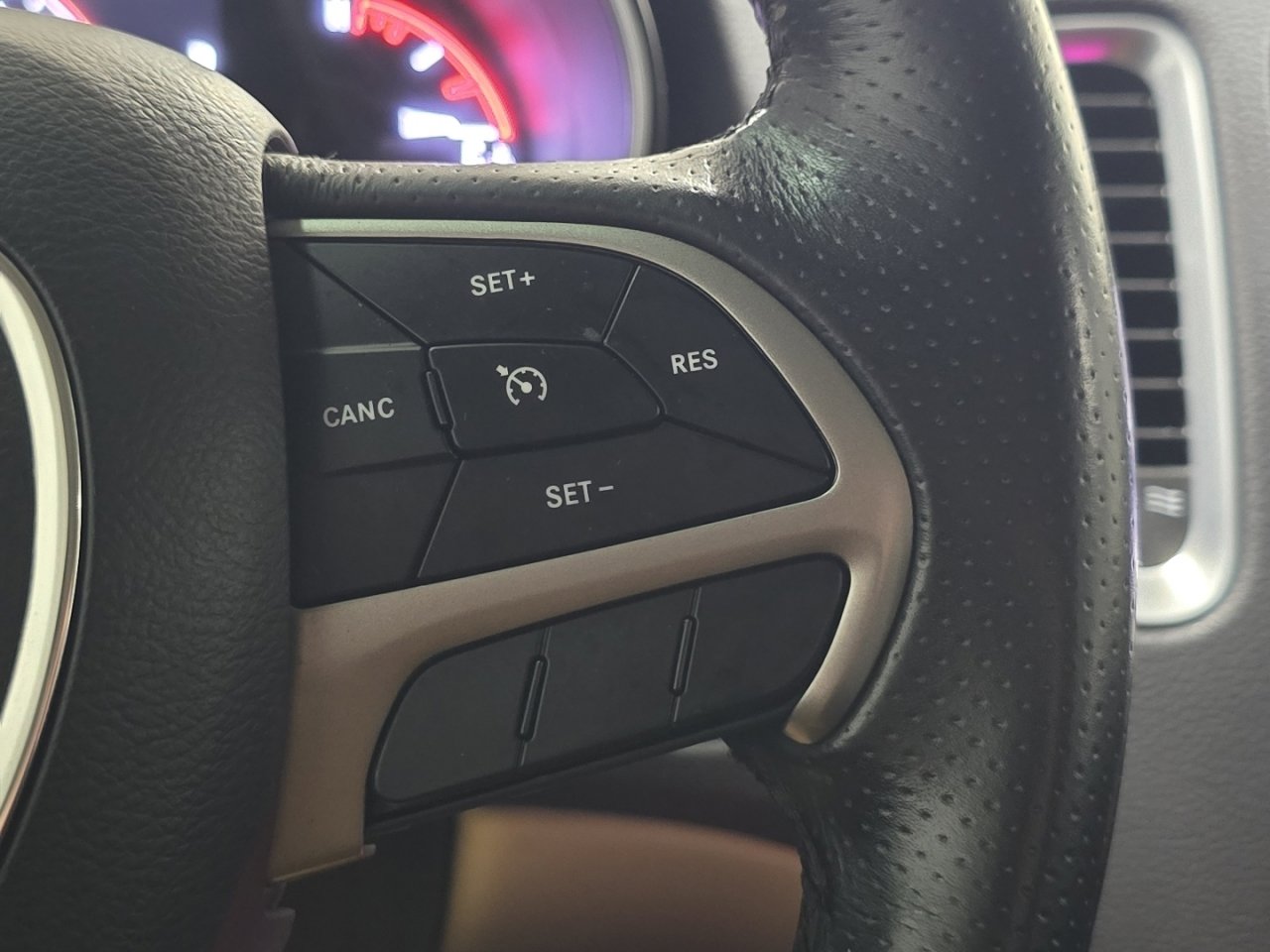 Used 2019 Dodge Durango SXT image 29