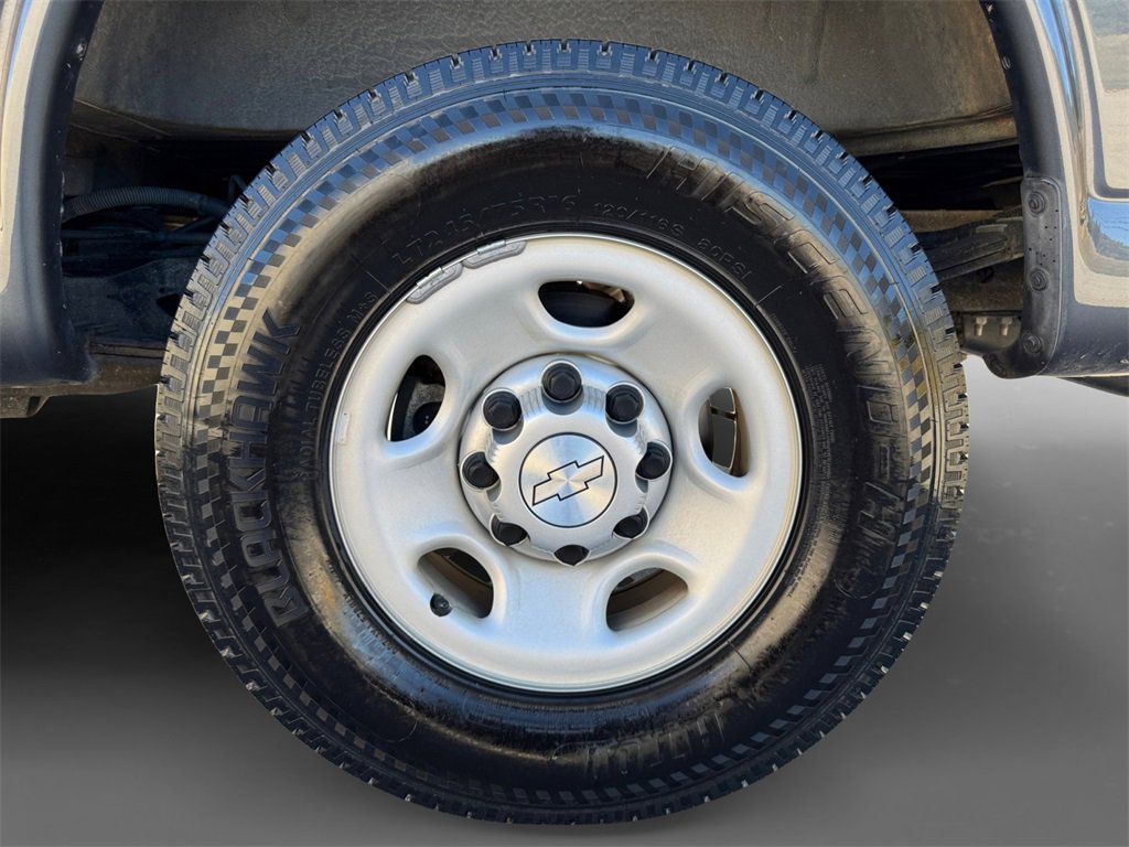 Used 2017 Chevrolet Express 2500 image 11