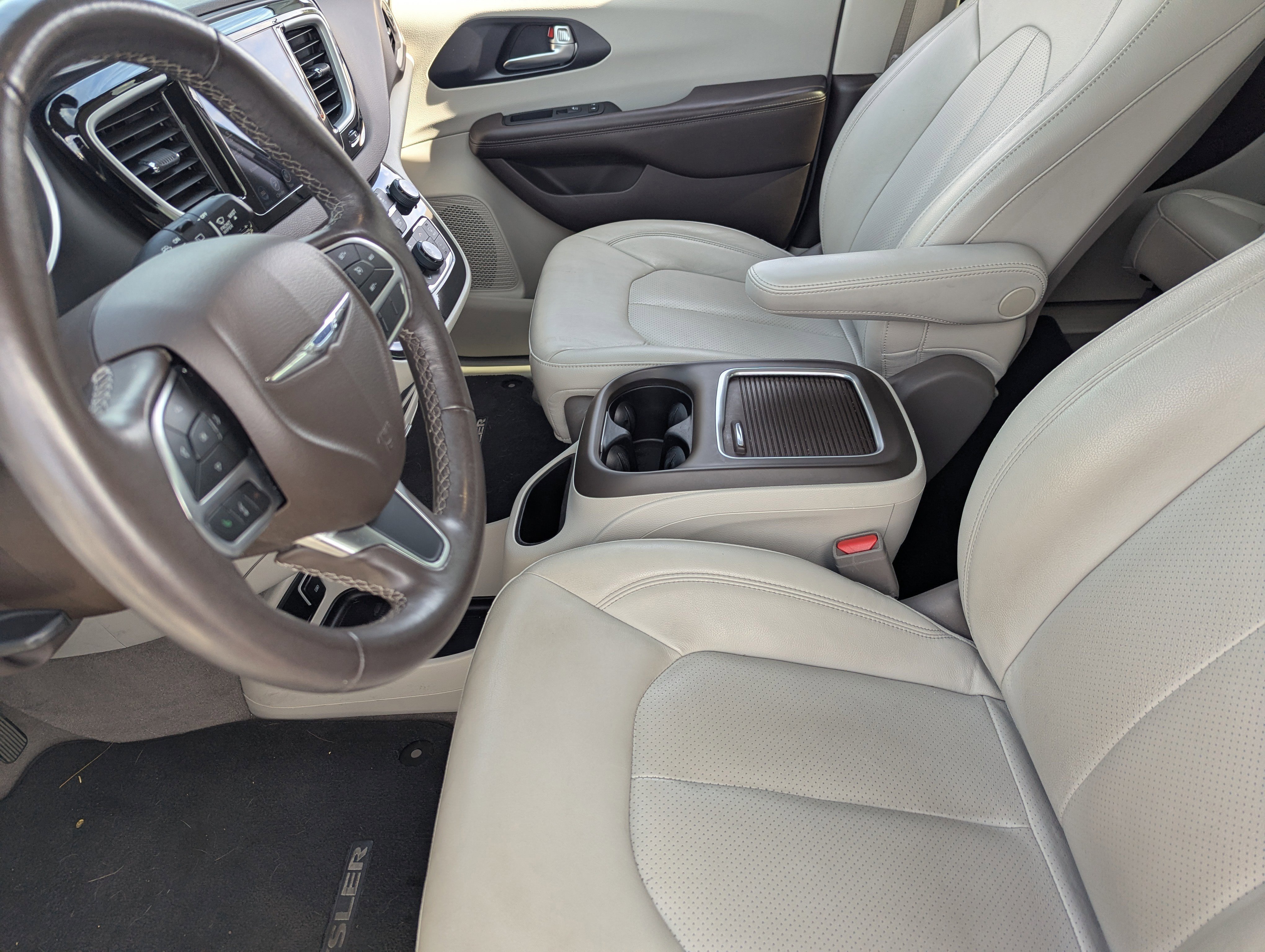 Used 2020 Chrysler Pacifica Touring-L Plus image 17