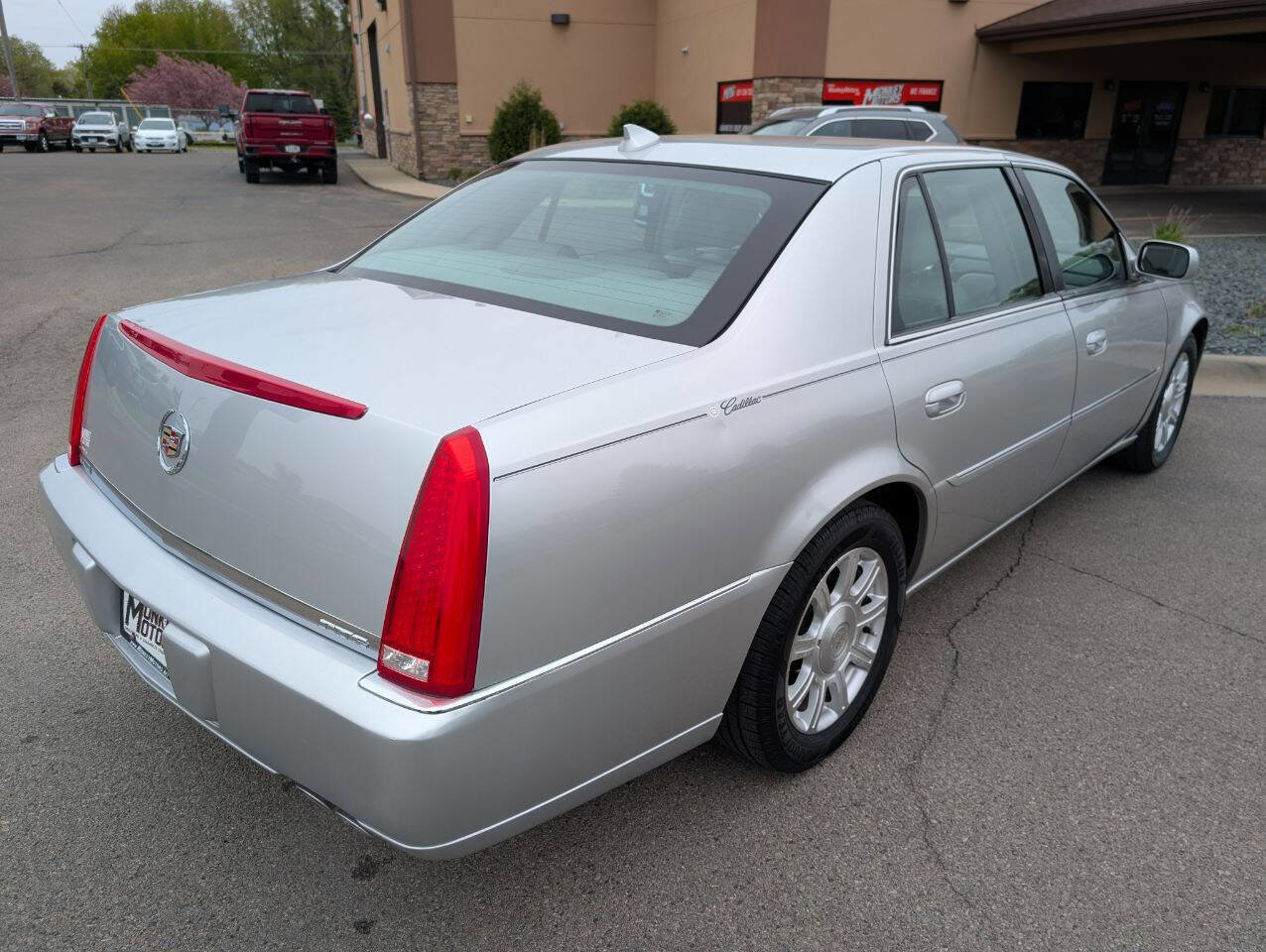 Used 2011 Cadillac DTS FWD image 9