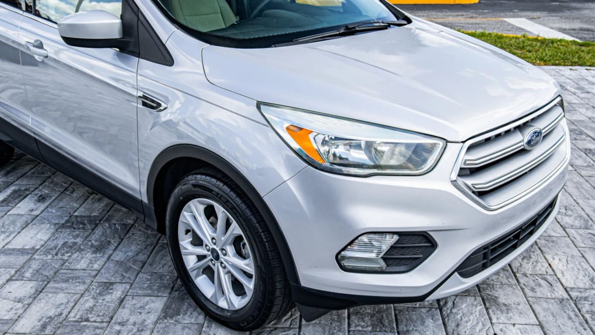 Used 2017 Ford Escape SE FWD image 10