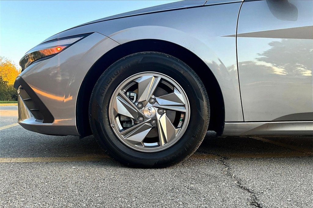 Used 2025 Hyundai Elantra SE image 8