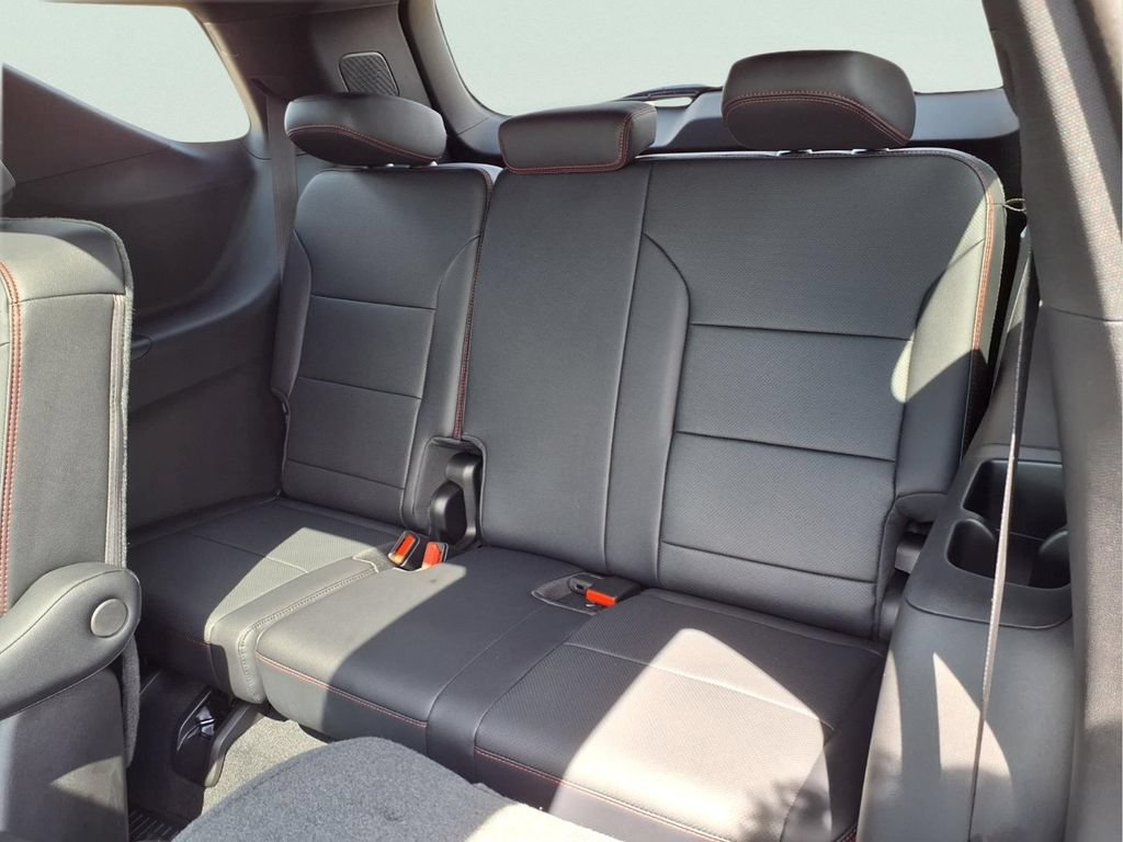 New 2026 Chevrolet Traverse RS w/ LPO, Floor Liner Package FWD image 23