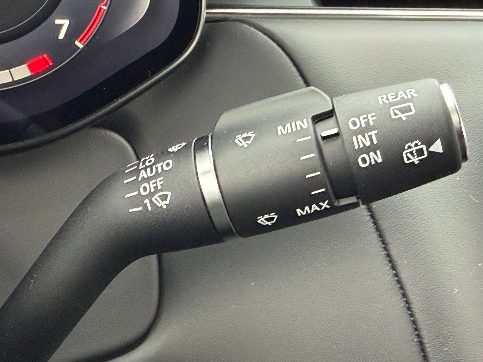 New 2026 Land Rover Range Rover Sport Dynamic SE image 15