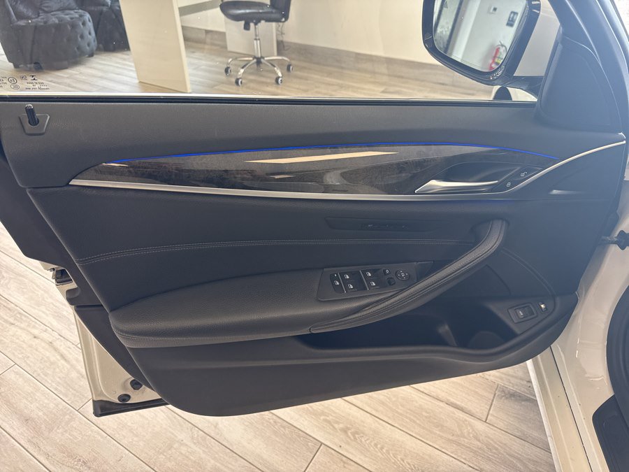 Used 2019 BMW 530e xDrive w/ Convenience Package AWD/4WD image 11
