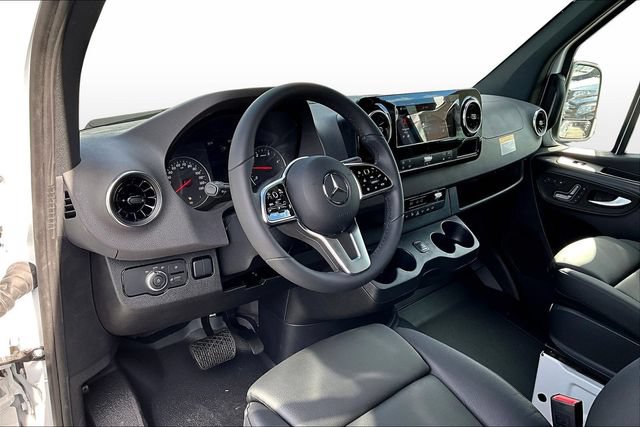 Used 2024 Mercedes-Benz Sprinter 2500 image 8