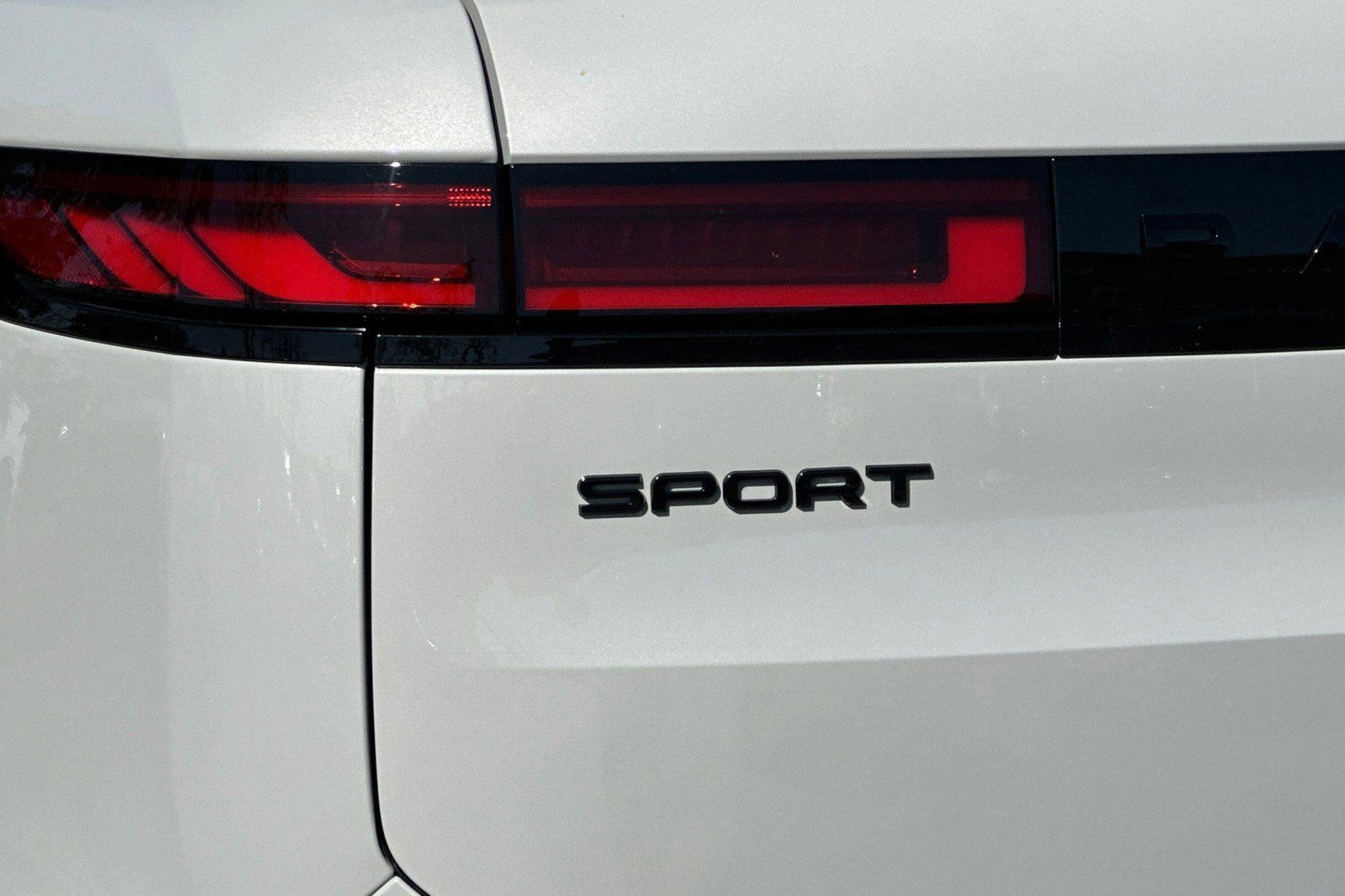 New 2026 Land Rover Range Rover Sport Dynamic SE image 13