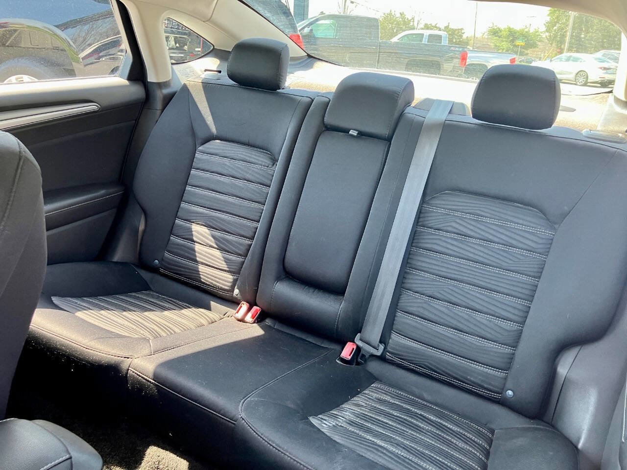 Used 2016 Ford Fusion SE image 13