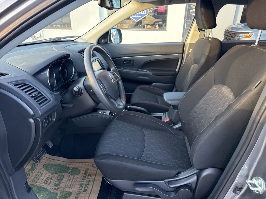 Used 2025 Mitsubishi Outlander Sport ES image 14