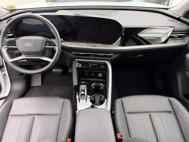 Used 2025 Audi Q5 Premium Plus AWD/4WD image 13