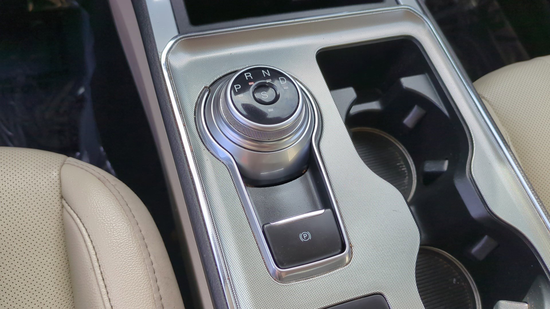 Used 2022 Ford Edge Titanium w/ Equipment Group 301A image 26