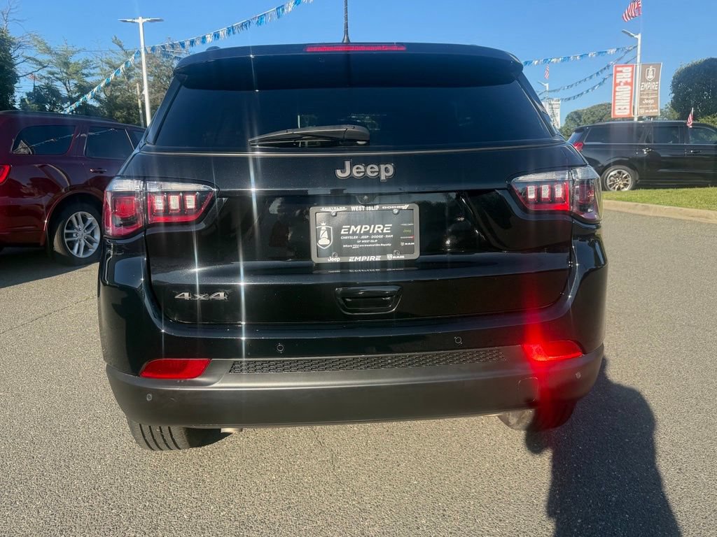 Used 2025 Jeep Compass Limited w/ Sun & Sound Group AWD/4WD image 4