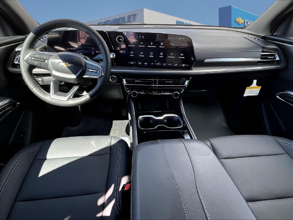 New 2027 Chevrolet Traverse LT w/ Driver Confidence Package FWD image 5