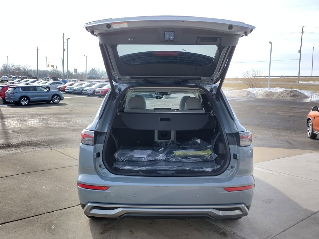 New 2026 Mitsubishi Outlander SE image 17