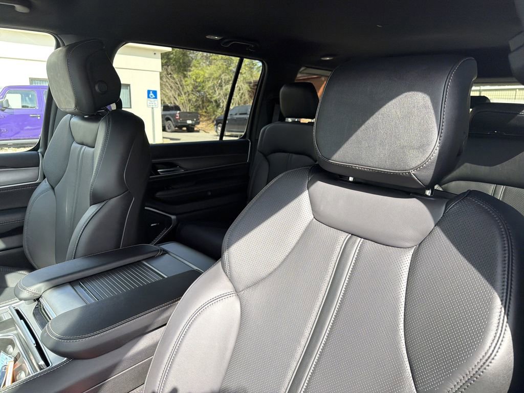 New 2026 Jeep Grand Wagoneer Limited w/ HD Trailer Tow Package image 12