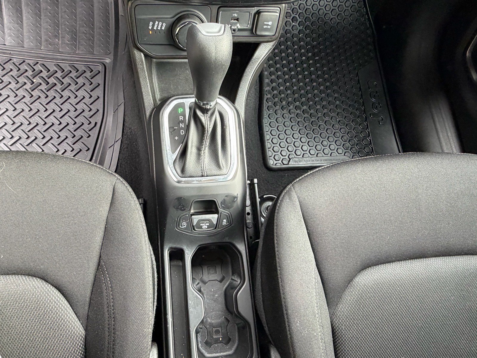 Used 2023 Jeep Renegade Latitude AWD/4WD image 35