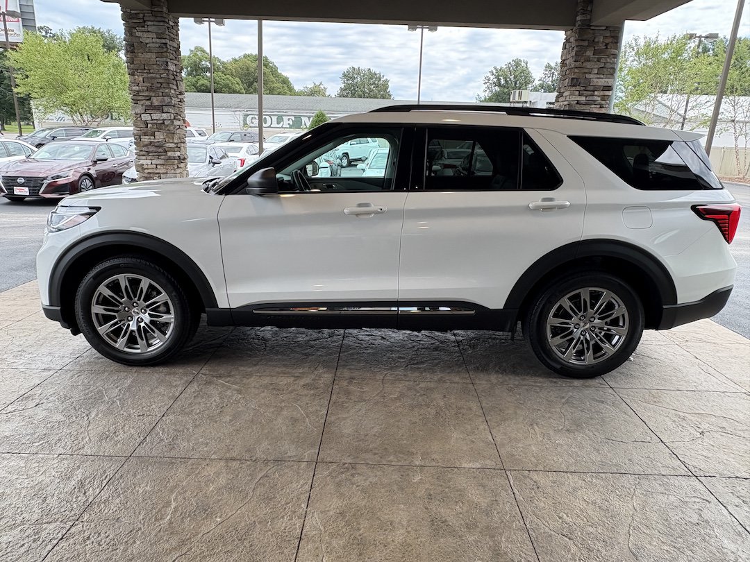 Used 2025 Ford Explorer Active w/ Active Comfort Package AWD/4WD image 9