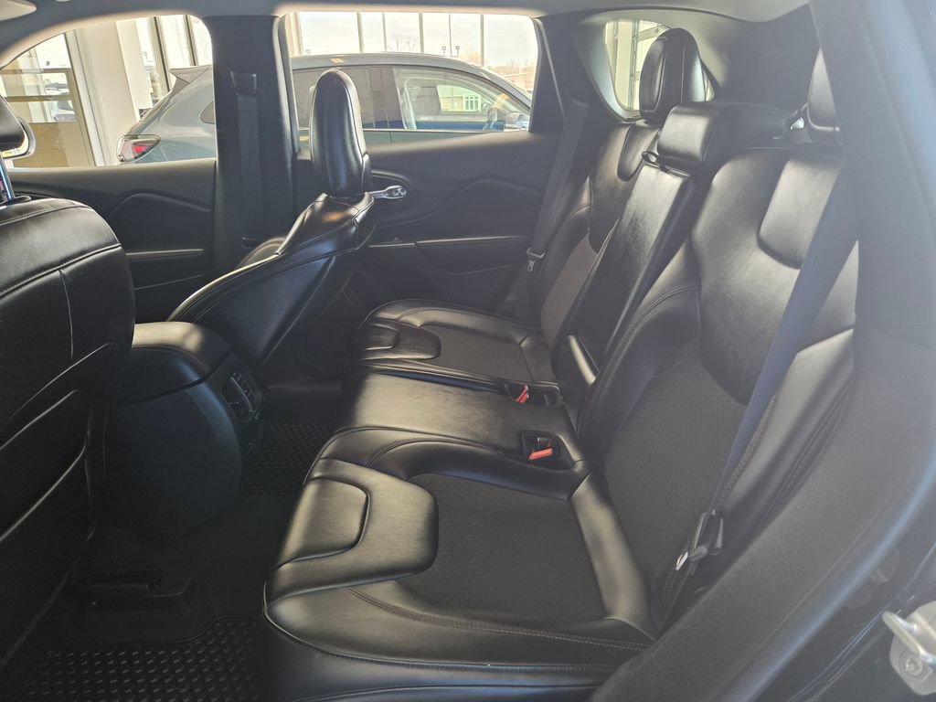Used 2019 Jeep Cherokee Trailhawk w/ Comfort & Convenience Group image 22