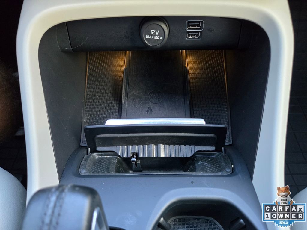 Used 2019 Volvo XC40 T4 Momentum image 41