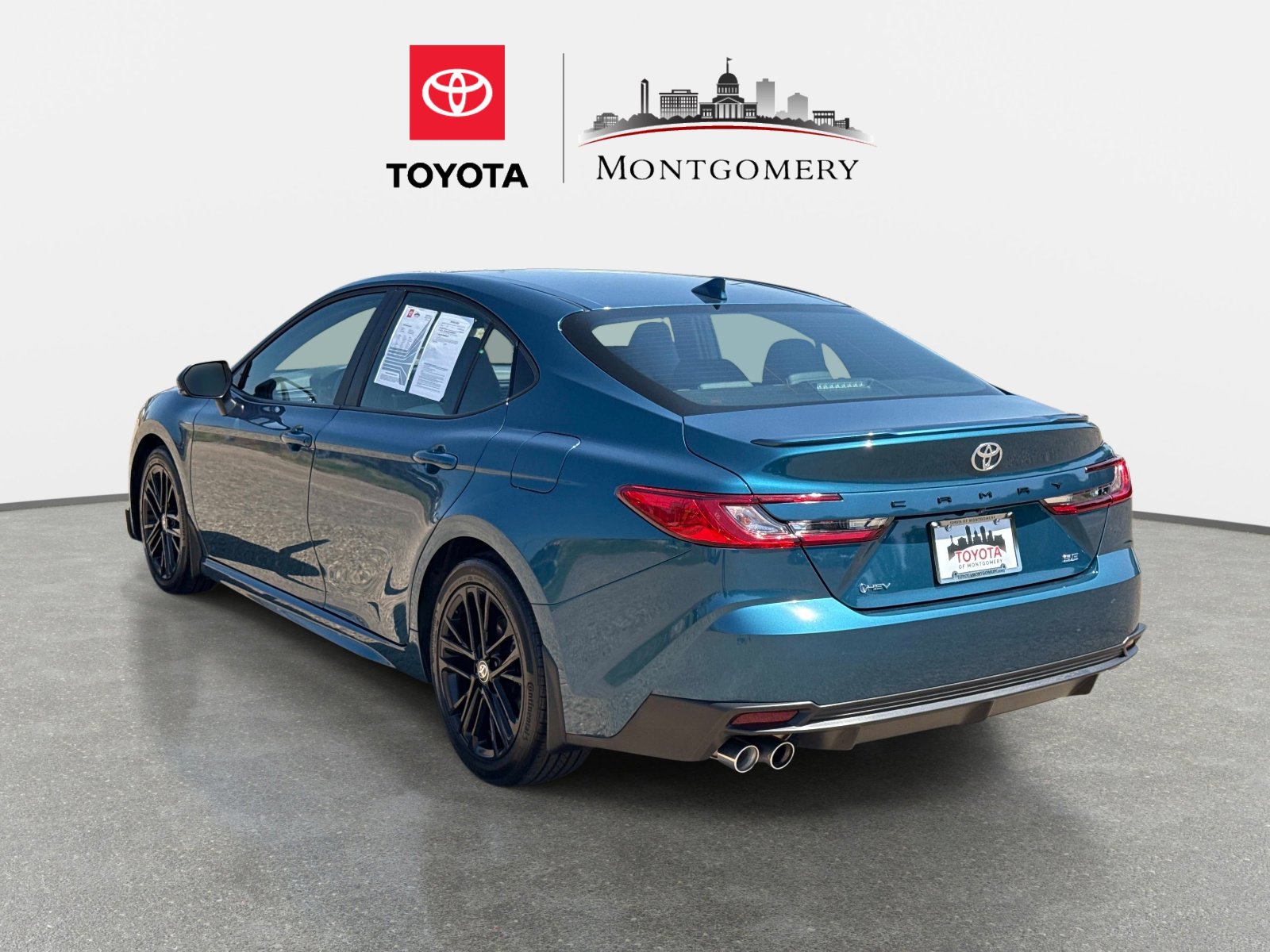 Used 2025 Toyota Camry SE FWD image 5