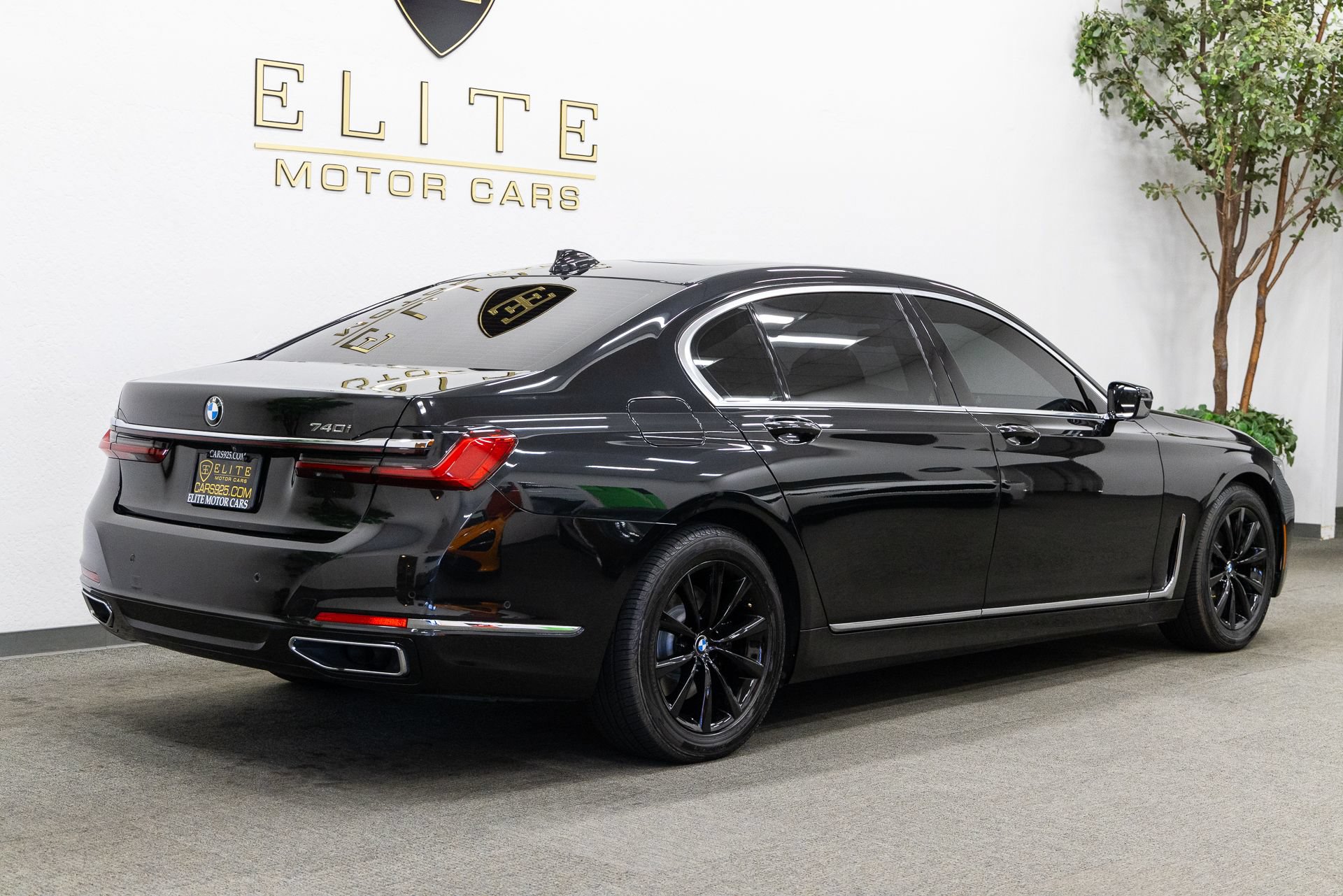 Used 2021 BMW 740i RWD image 11