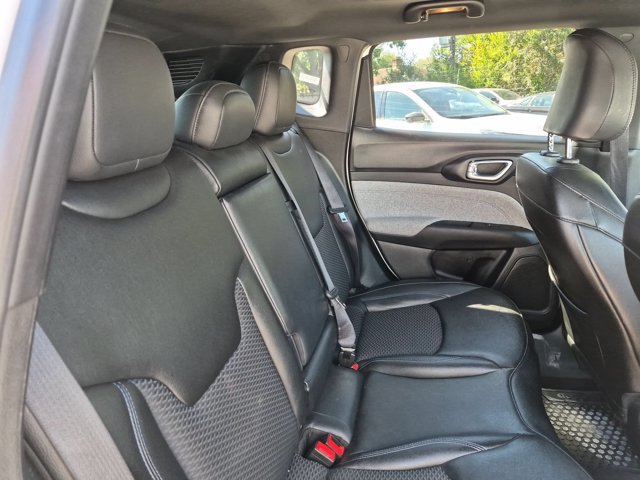 Used 2025 Jeep Compass Latitude w/ Sun & Sound Group AWD/4WD image 23
