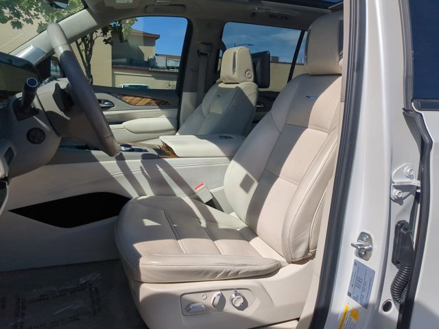 Used 2021 Cadillac Escalade Sport Platinum w/ LPO, ONYX Package image 17