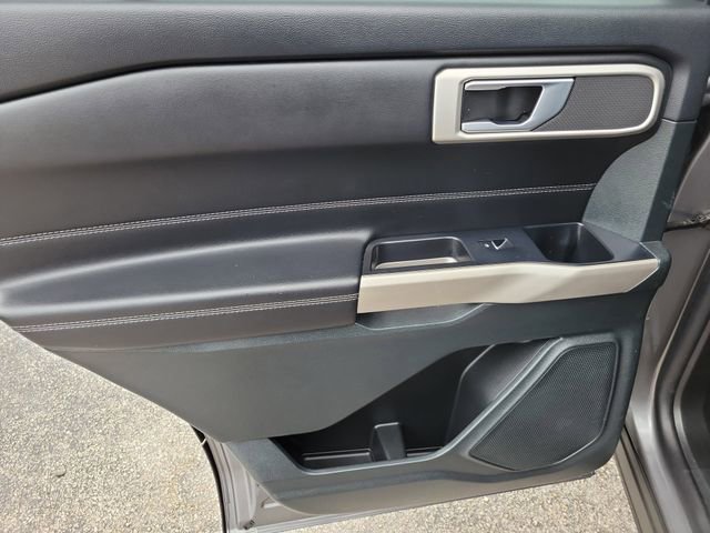 Used 2023 Ford Explorer XLT w/ Equipment Group 202A RWD image 7