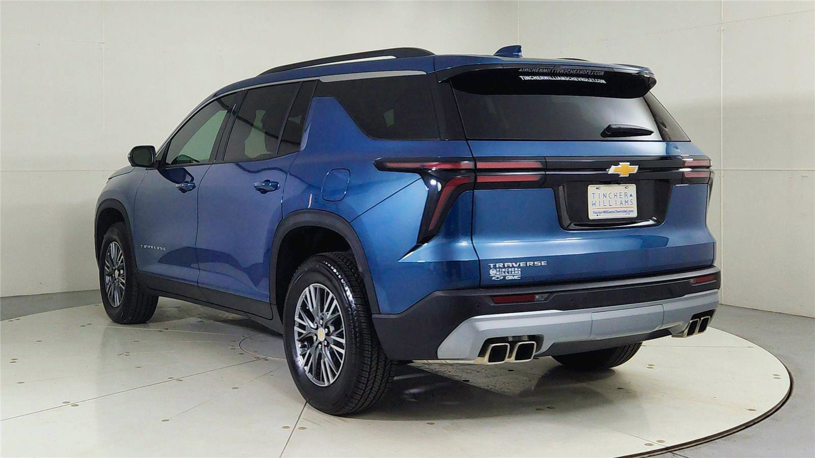 Used 2025 Chevrolet Traverse LT w/ Driver Confidence Package image 5