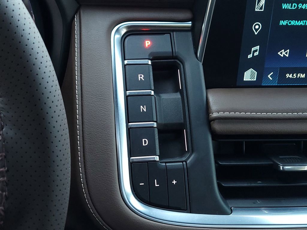 Used 2023 Chevrolet Suburban High Country image 24