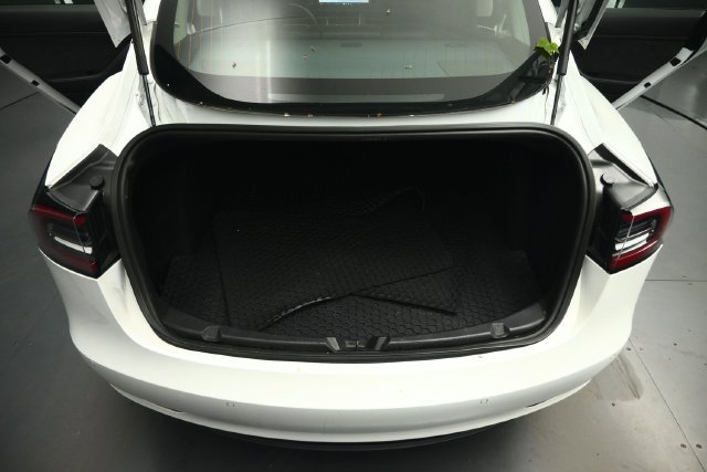 Used 2020 Tesla Model 3 Standard Range RWD image 59