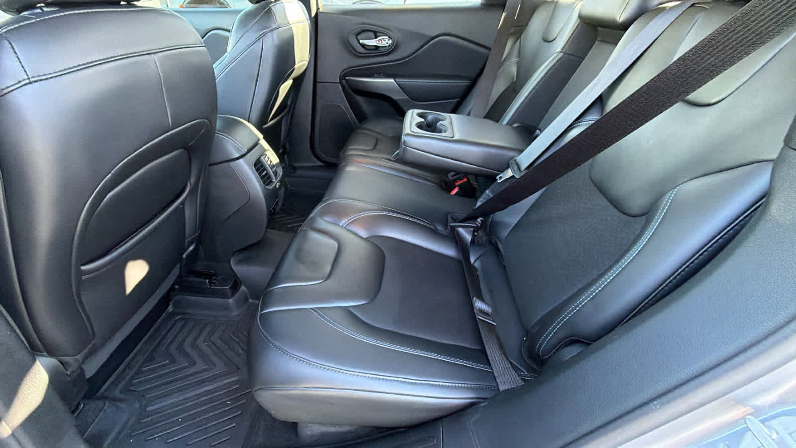 Used 2020 Jeep Cherokee Latitude Plus image 23