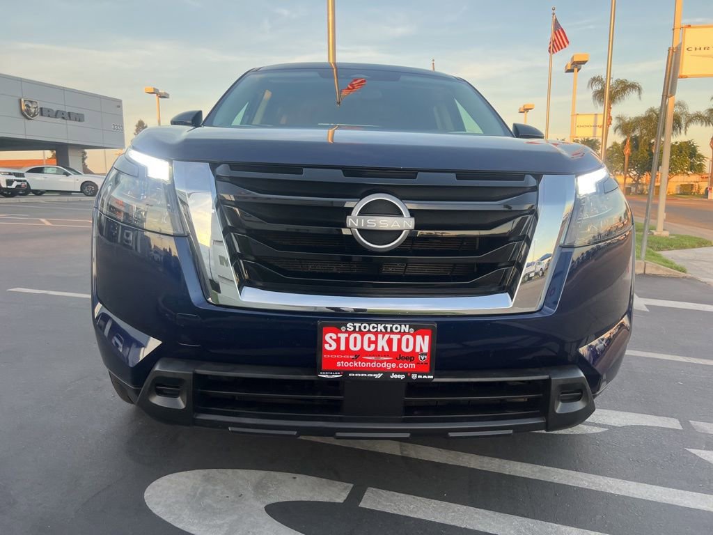 Used 2025 Nissan Pathfinder SV image 5