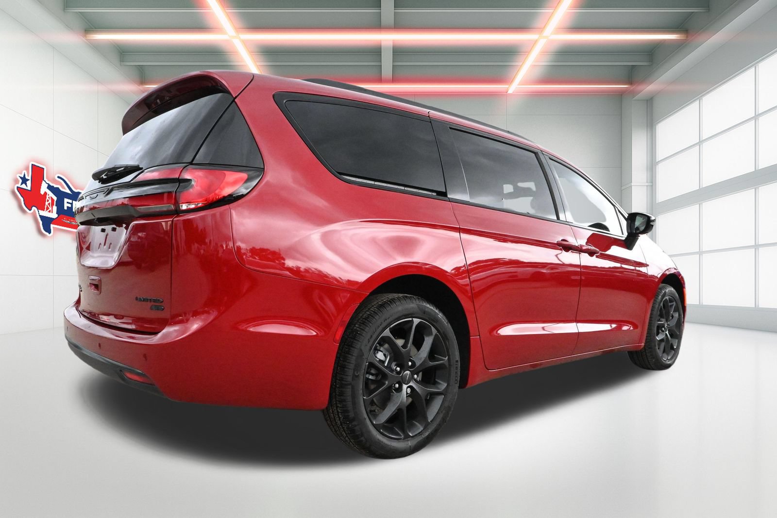 New 2027 Chrysler Pacifica Limited AWD/4WD image 3