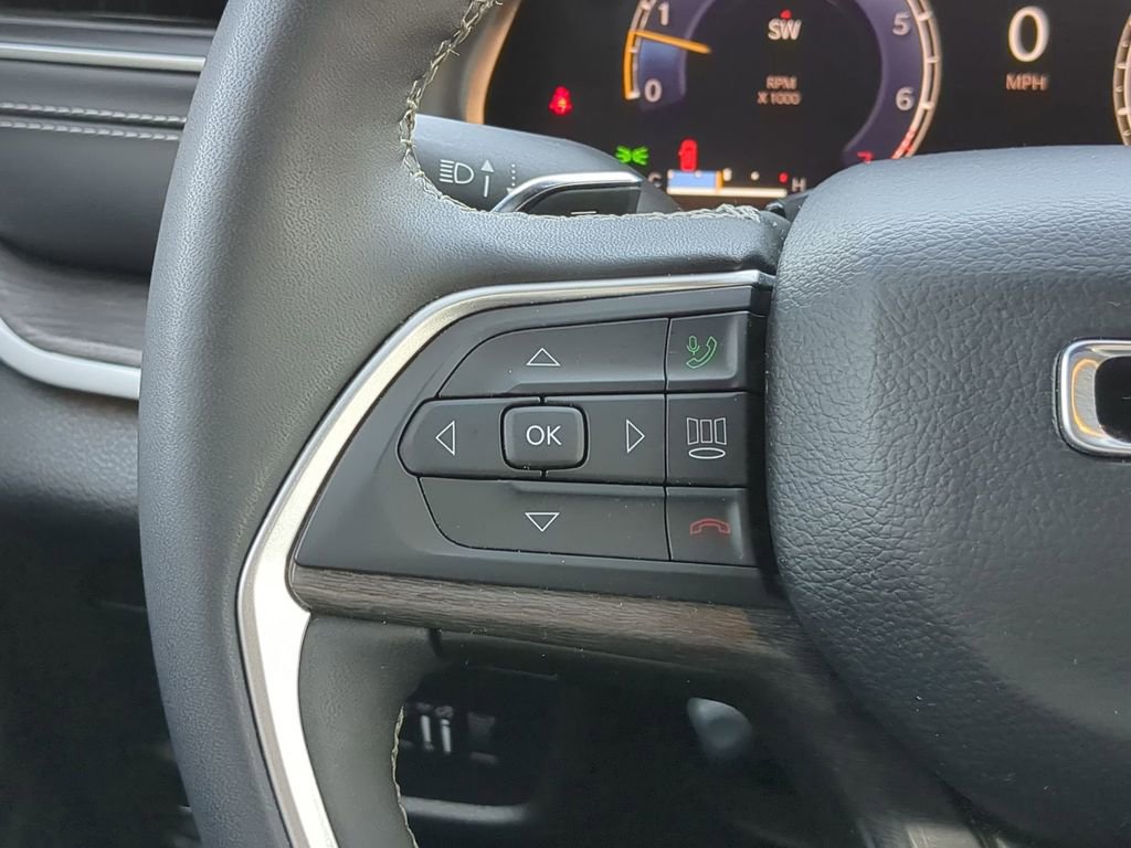 Used 2024 Jeep Grand Cherokee L Limited w/ Luxury Tech Group II image 21