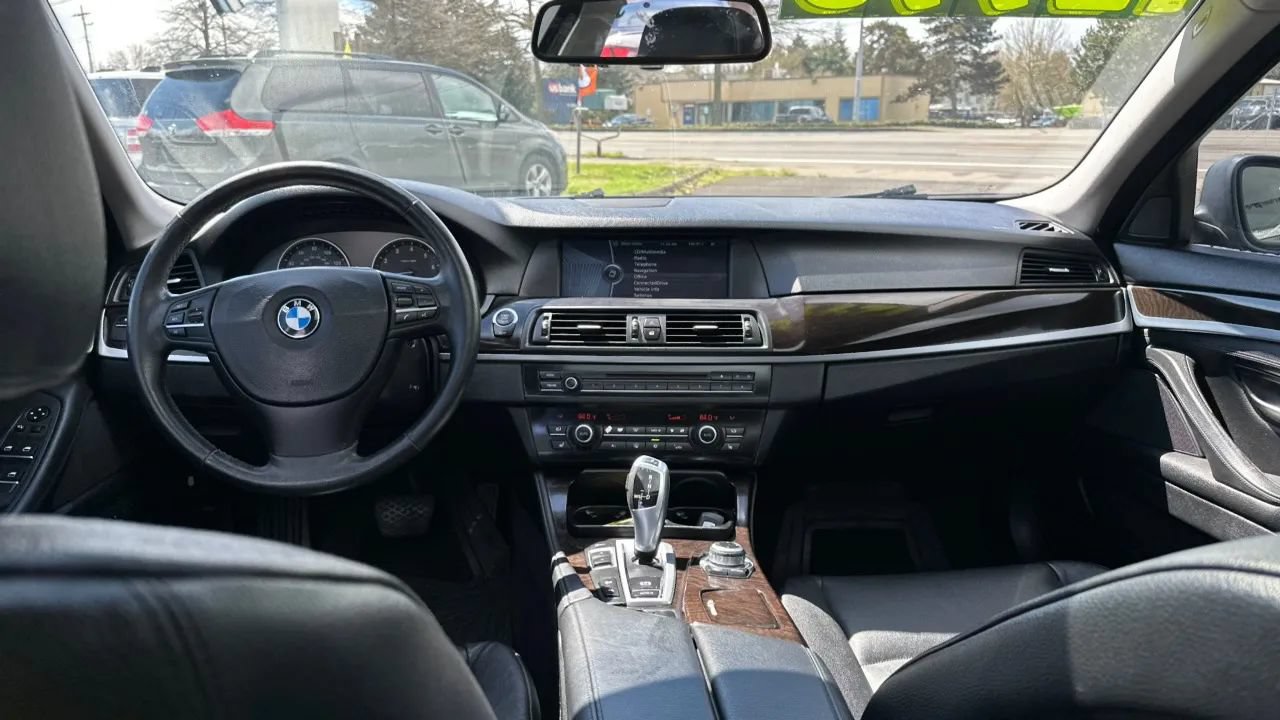 Used 2012 BMW 528i xDrive Sedan AWD/4WD image 9