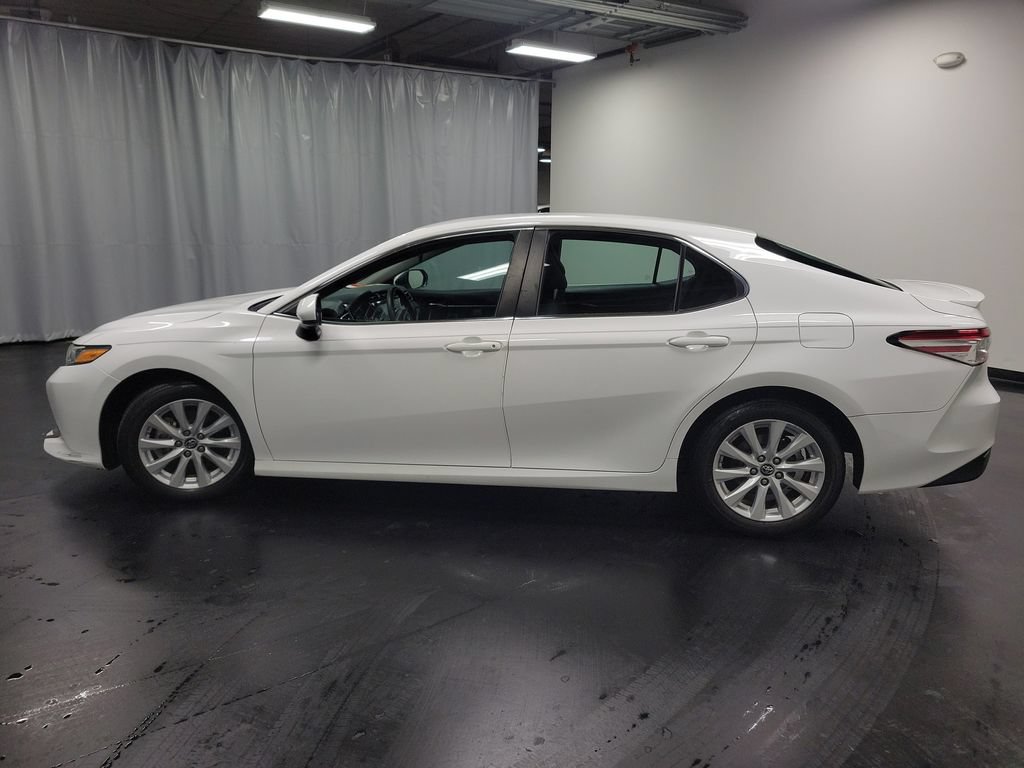 Used 2018 Toyota Camry LE FWD image 5