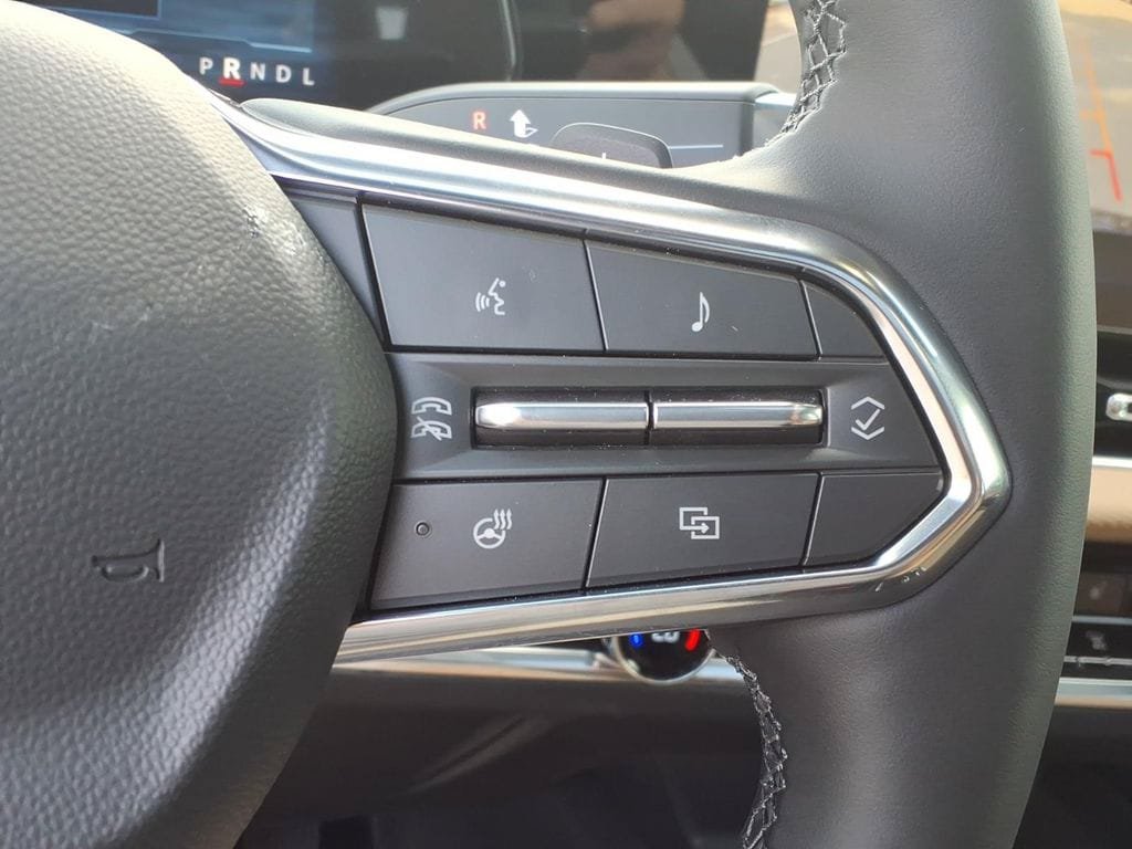 New 2026 Chevrolet Equinox ACTIV w/ Convenience Package III FWD image 28