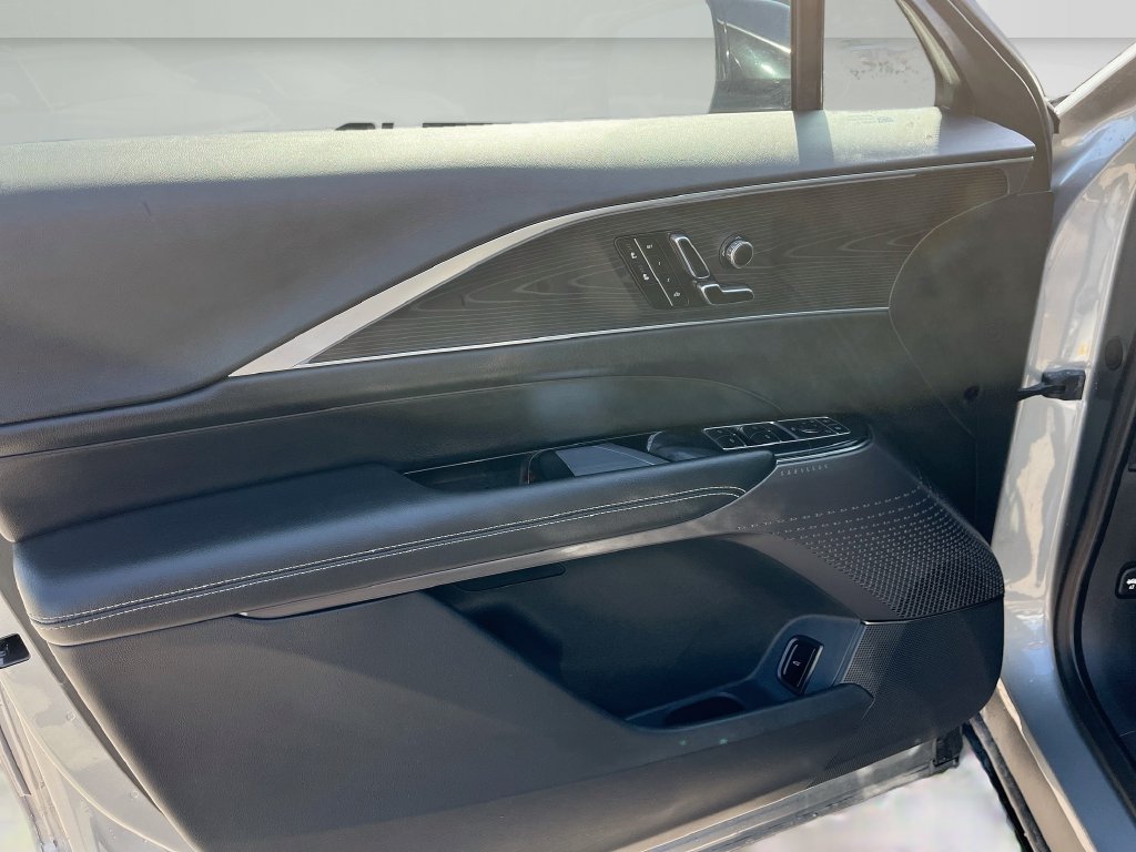Used 2026 Cadillac Lyriq Luxury AWD/4WD image 18