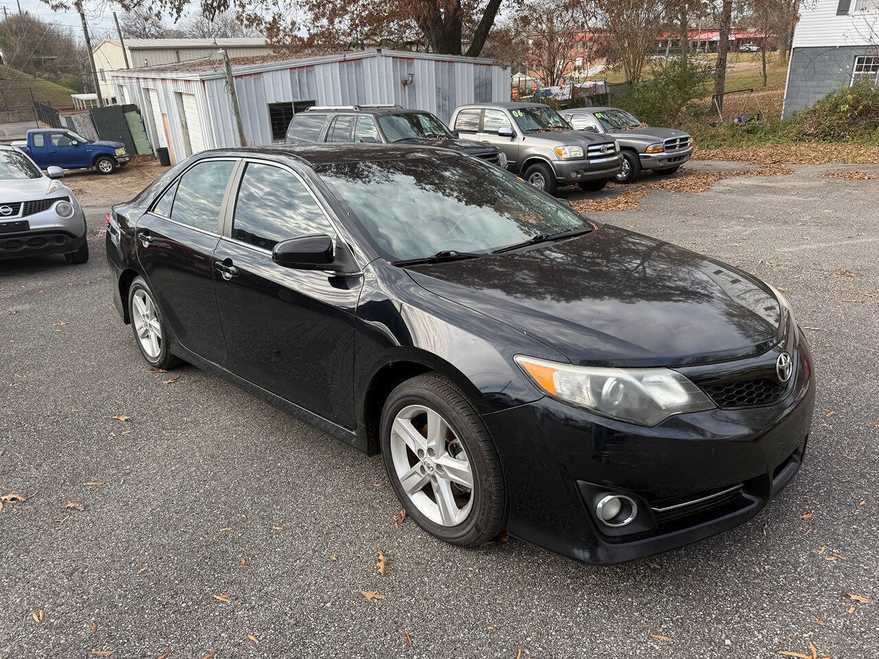Used 2012 Toyota Camry SE FWD image 2